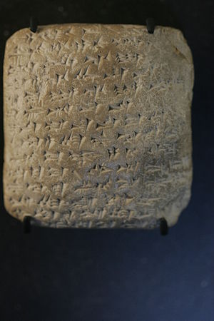 EA 365, an approximate equivalent-sized Amarna letter (dramatically different in style).
(very high-resolution expandable photo) Amarna letter mp3h8876.jpg