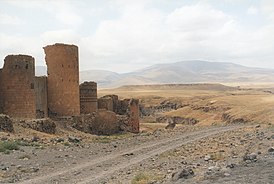 Руины городских стен и оборонительных башен