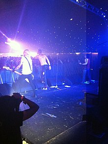 Anzi Destruction Guilfest UK 2011'de performans sergiliyor