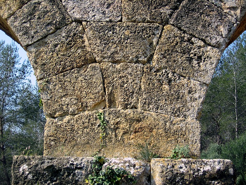 File:Aqüeducte de les Ferreres Tarragona 2.jpg