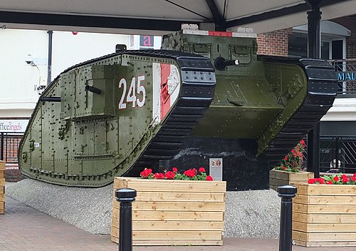 Mark IV tank tentoongesteld in het centrum van Ashford