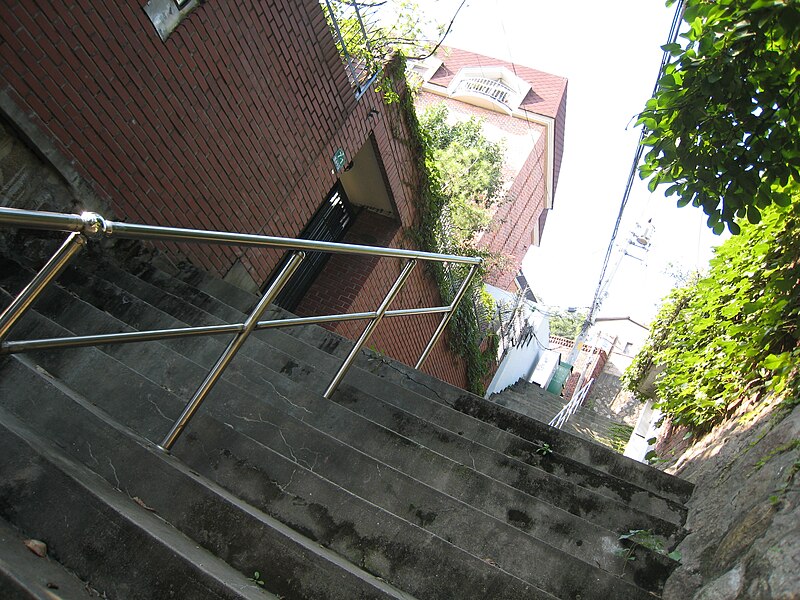 File:August 2007, walking in Seoul 25.jpg