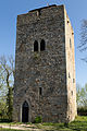 Als Aussichtsturm wiederaufgebauter Bergfried der Burg Achalm