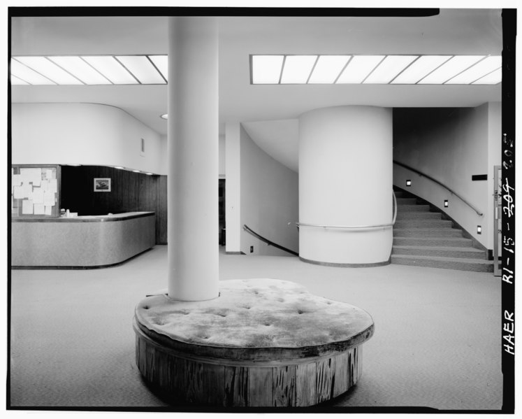 File:BUILDING 12 (OFFICERS' CLUB), 1940-41, ALBERT KAHN, INC., ARCHITECTS. VIEW WITHIN LOBBY, SHOWING STAIRCASE AND MANAGER'S DESK (VIEW TOWARD THE NORTH). - Quonset Point Naval Air HAER RI,5-KINGN,6-205.tif