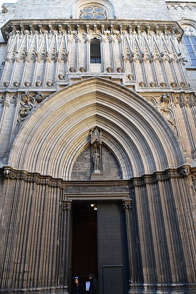 File:Barcelona Cathedral , 1298-1460 (9) (30387623703).jpg