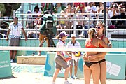 Deutsch: Beachvolleyball bei den Olympischen Jugendspielen 2018; Tag 9, 15. Oktober 2018; Mädchen, Viertelfinale: USA-Spanien 2–1 (21–19/17–21/15–9) English: Beach volleyball at the 2018 Summer Youth Olympics at 15 October 2018 – Girls Quarterfinals: USA-Spain 2–1 (21–19/17–21/15–9)