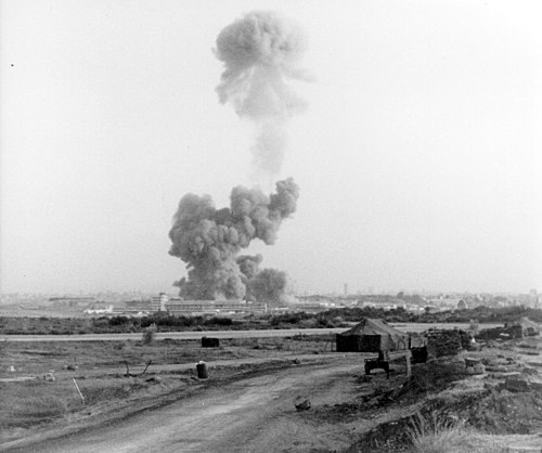 23 באוקטובר: פיגוע טרור במבנה חיל הנחתים של ארצות הברית בביירות בו נהרגו 241 לוחמים אמריקנים ו-58 צרפתים