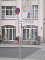 Straßenschild am Ende der Anna-Louisa-Karsch-Straße an der Kreuzung Rosenstraße/An der Spandauer Brücke/Rochstraße.