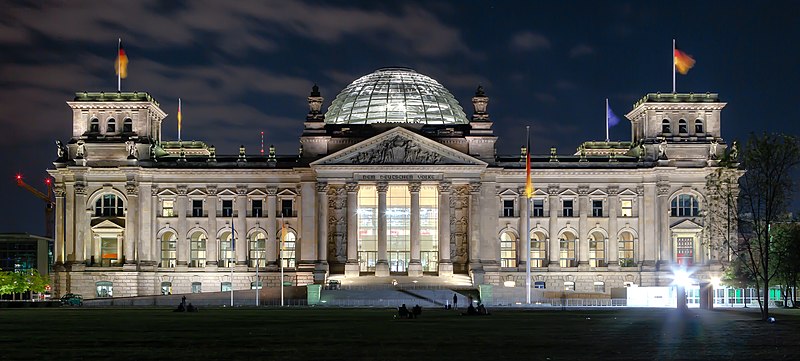 File:Berlin - Reichstag building at night - 2013.jpg