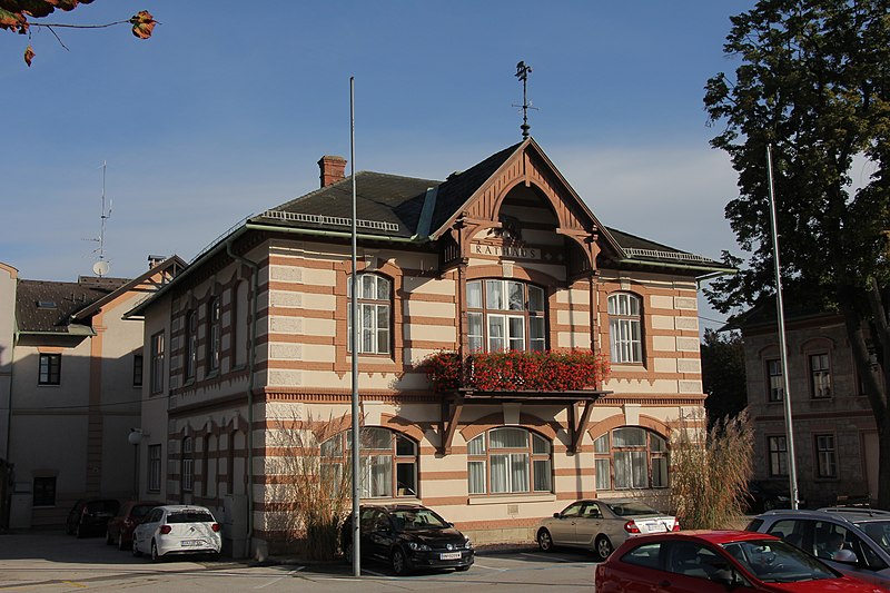 File:Berndorf-Rathaus 2235.JPG