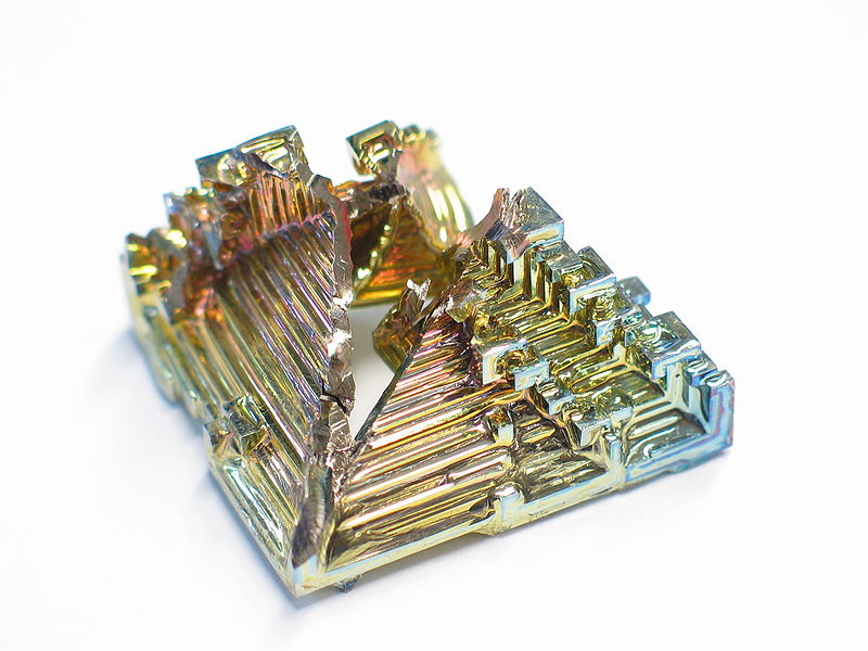 File:Bismuth crystal macro.jpg