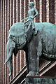 English: Elephant rider by Karl Opfermann at Brahms Kontor in Hamburg. Deutsch: Elefantenreiter von Karl Opfermann am Brahms Kontor in Hamburg-Neustadt. This is a photograph of an architectural monument. It is on the list of cultural monuments of Hamburg, no. 29190