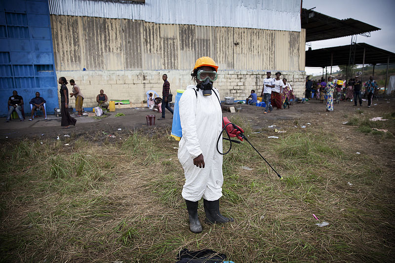 File:Brazzaville deported gathered in Maluku camp near border (14274624735).jpg