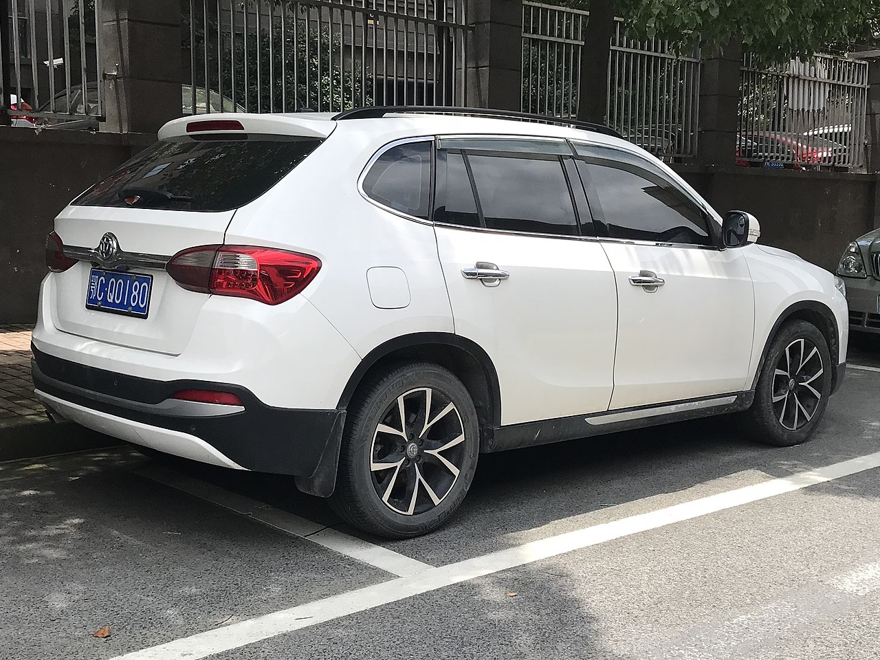 Image of Brilliance V5 facelift 002