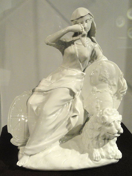 Tập tin:Britannia mourning the death of Frederick, Prince of Wales, c. 1751, St. James's Factory, London, glassy soft-paste porcelain - Gardiner Museum, Toronto - DSC00833.JPG