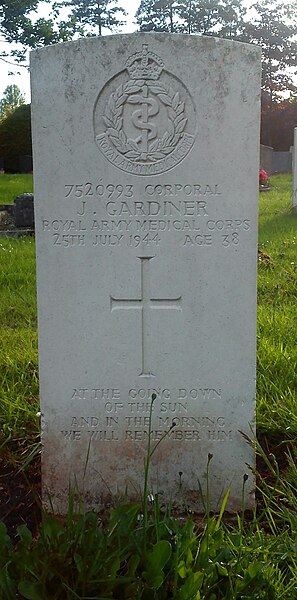 File:Bromsgrove cemetery CWGC Gardiner.jpg