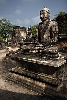 Buddha statues at Polonnaruwa. Budas, Polonnaruwa, Sri Lanka.jpg