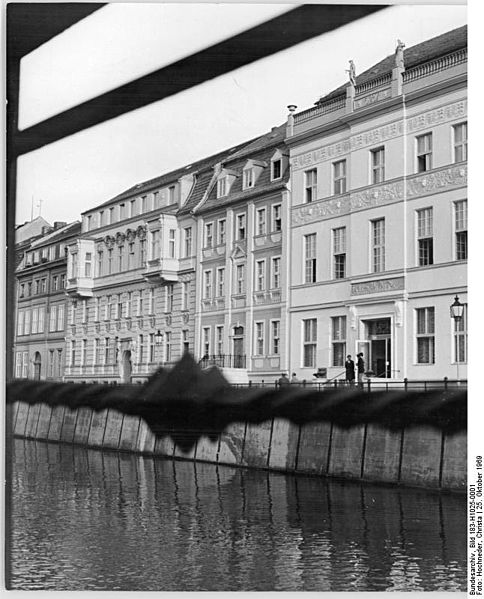 File:Bundesarchiv Bild 183-H1025-0001, Berlin, Märkisches Ufer, Altbauten, Ermeler-Haus.jpg