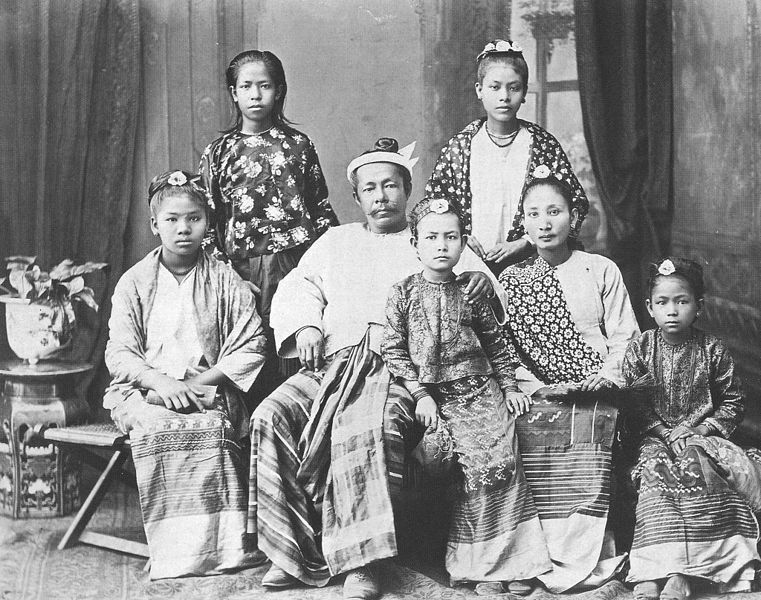 File:Burmese family portrait.JPG