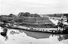 COLLECTIE TROPENMUSEUM Het kanaal achter de visveiling 'Pasar Ikan' te Jakarta Java TMnr 10002552.jpg
