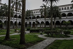 Courtyard of the convent. CONOCIENDO LOS SECRETOS DE LOS MONASTERIOS Y CONVENTOS DE QUITO (15444410223).jpg