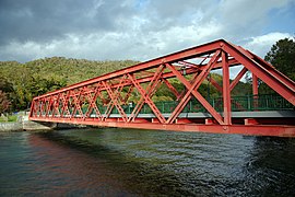 Una celosía Warren doblada, puente sobre el río Chitose, Chitose, prefectura de Hokkaido