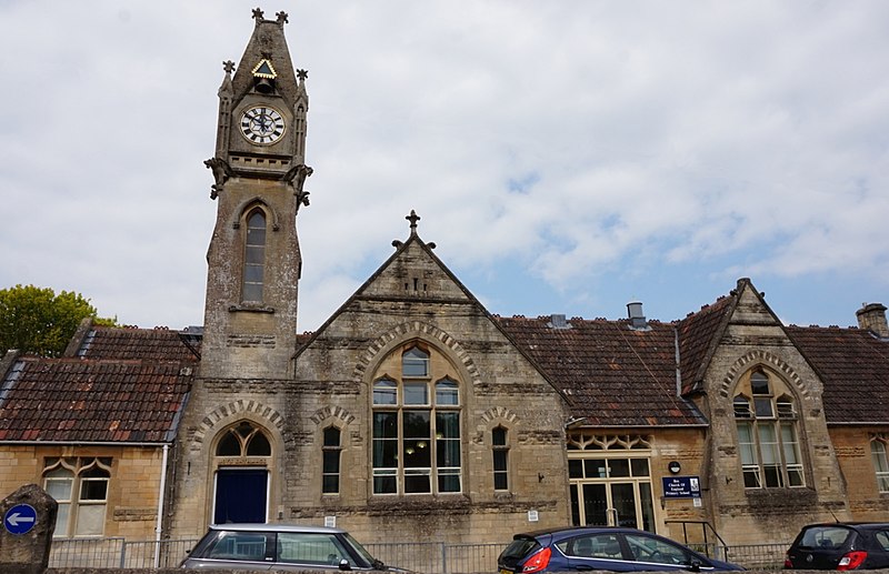 File:Church of England Primary School, High Street, Box (retouched).jpg