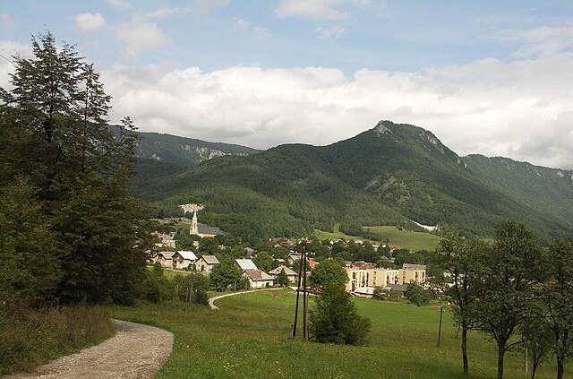 Село Муран. Гора Циганка (935 м)