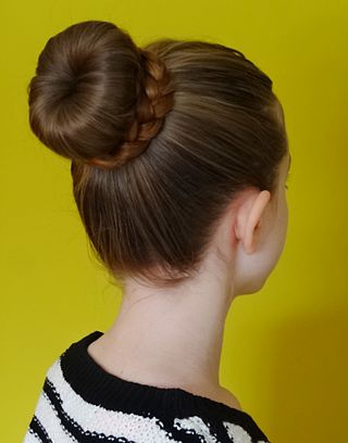 <span class="mw-page-title-main">Bun (hairstyle)</span> Type of hairstyle