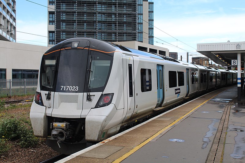 File:Class 717 023 Great Northern at Finsbury Park.jpg