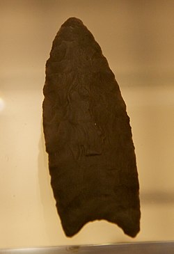Clovis spear point, British Museum.jpg