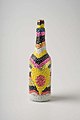 Collectie Nationaal Museum van Wereldculturen TM-4548-2a Met kralen versierde magische fles met bijbehorende stop Haiti.jpg