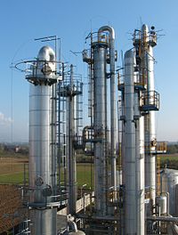 Distillation unit in Italy Colonne distillazione.jpg