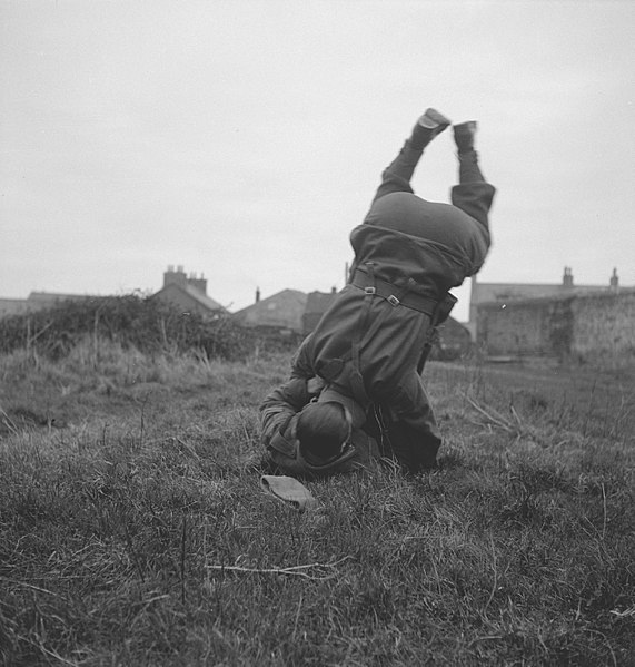 File:Commando-training. 39. Unarmed combat ongewapend gevecht, Bestanddeelnr 934-9401.jpg