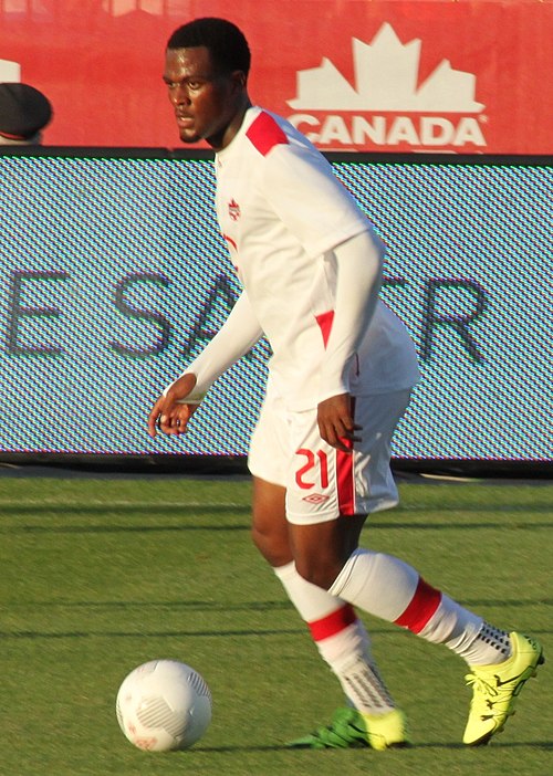 Larin playing for Canada at the 2015 CONCACAF Gold Cup