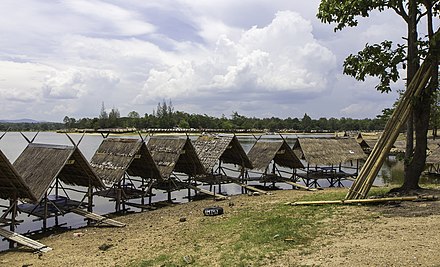 Picknick huts on the water at the Huai Tueng Thao Reservoir