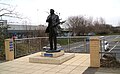 Statue av Don Revie utenfor stadion