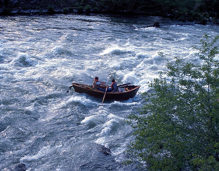 File:Drift boat aka Mckenzie River dory.jpg