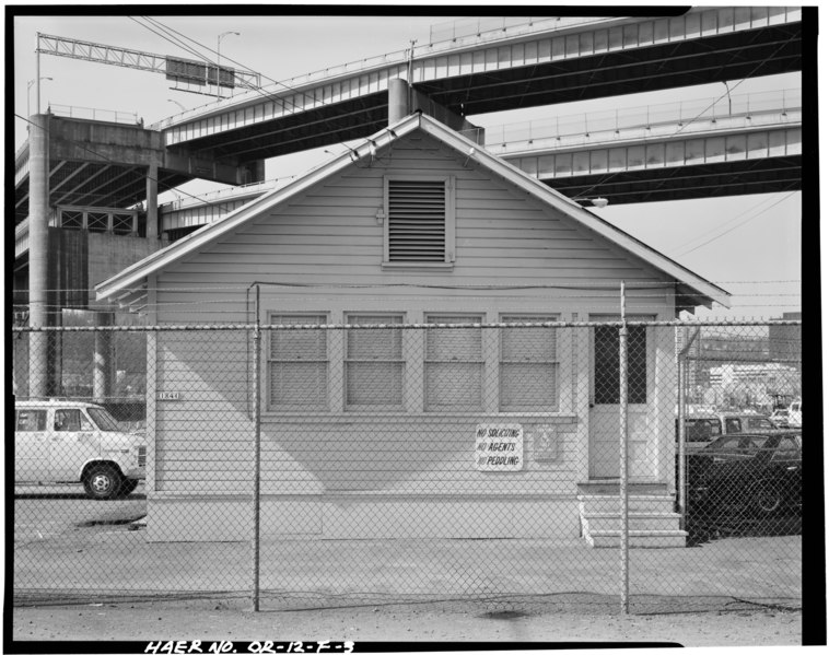 File:EAST BACK - Portland General Electric Company, Office Building, 1841 Southeast Water Street, Portland, Multnomah County, OR HAER ORE,26-PORT,12-F-3.tif