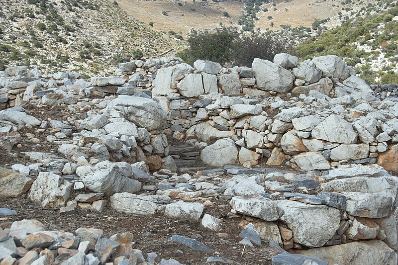 File:Early Cycladic Panormos Naxos stairs 119562.jpg