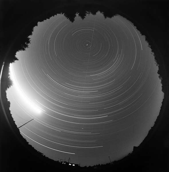 File:Earth-grazing meteoroid, 13 October 1990.jpg