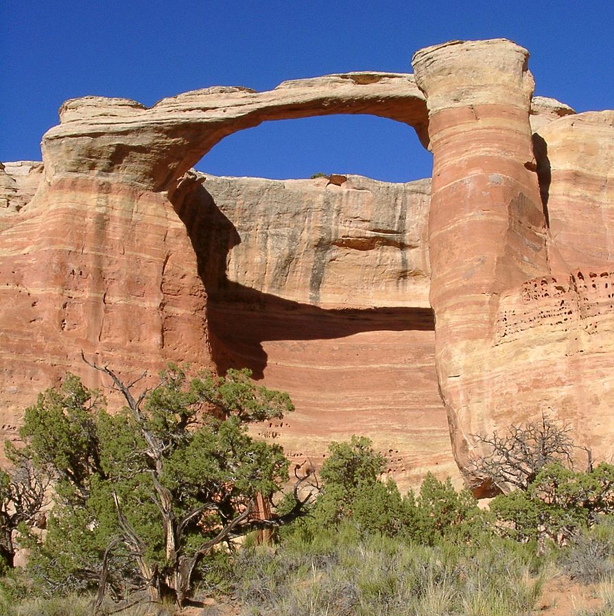 895px-East_rim_arch.jpg