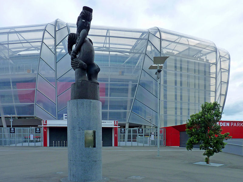 File:Eden Park with statue.jpg