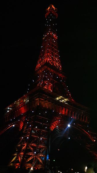 File:Eiffel Tower Bahria Town 4.jpg