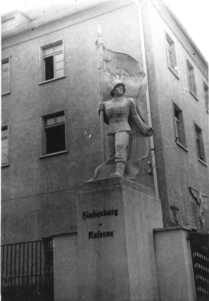 File:Einfahrtsbereich der Hindenburg-Kaserne ca1939.png