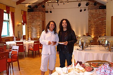 Eric Abtan and Noel McCalla before their performance with Manfred Mann, 2006.