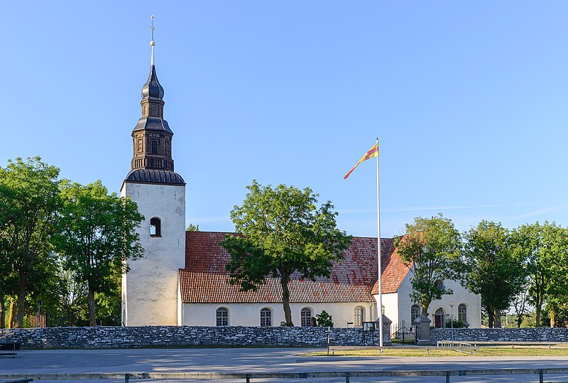 File:Fårö kyrka August 2020 06.jpg