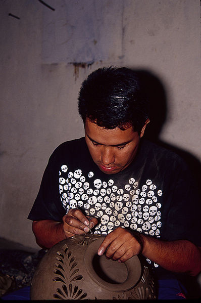 File:Fernando Nieto Castillo working.jpg