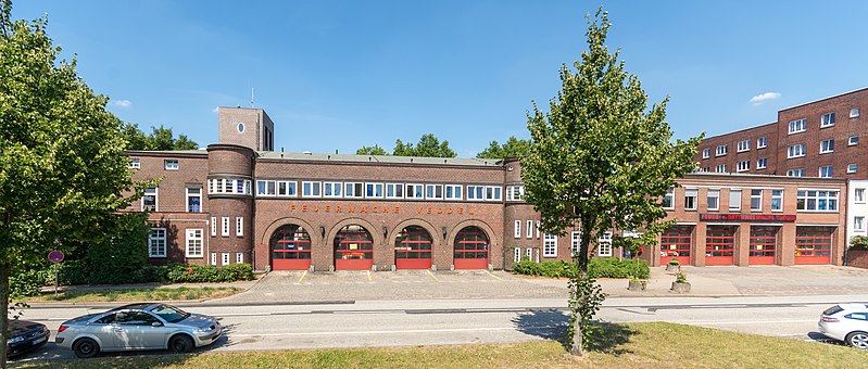 File:Feuerwache Veddel (Hamburg-Veddel).1.43583.ajb.jpg