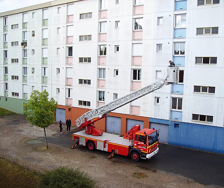 File:Firefighter and turntable ladder3 (5955532592).jpg